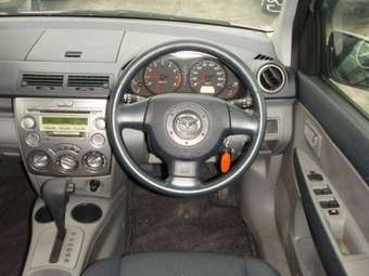 2003 Mazda Demio Photos