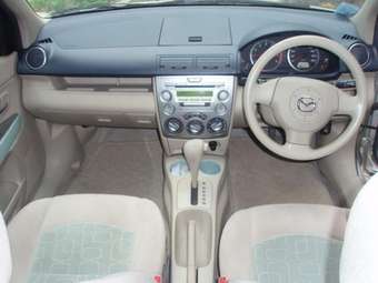 2003 Mazda Demio Photos