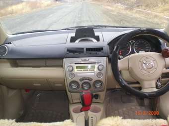 2003 Mazda Demio Pictures