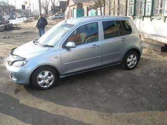 2003 Mazda Demio Pictures