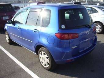 2003 Mazda Demio Photos