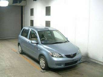 2003 Mazda Demio Photos