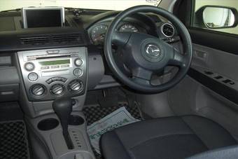 2003 Mazda Demio Pictures