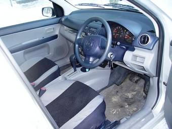 2003 Mazda Demio Photos