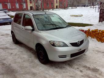 2003 Mazda Demio Photos