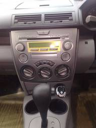 2003 Mazda Demio Photos