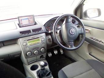 2003 Mazda Demio Photos