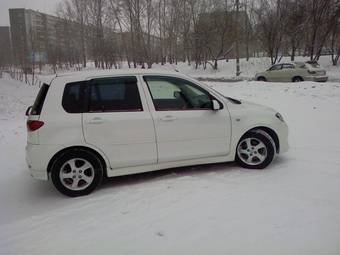 2003 Mazda Demio Photos