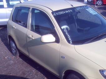 2003 Mazda Demio Pictures