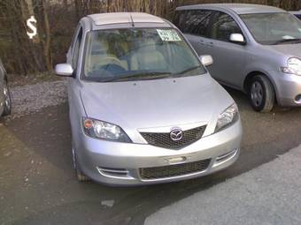 2003 Mazda Demio Photos