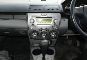 2003 Mazda Demio Photos