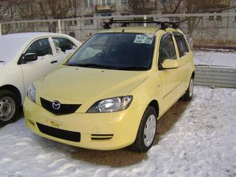 2003 Mazda Demio Photos