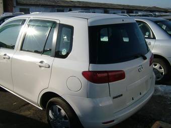 2003 Mazda Demio Photos