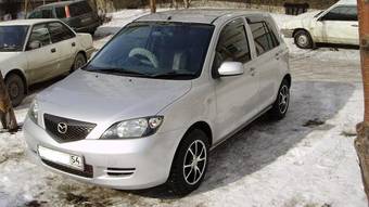 2003 Mazda Demio Photos