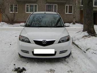 2003 Mazda Demio Photos