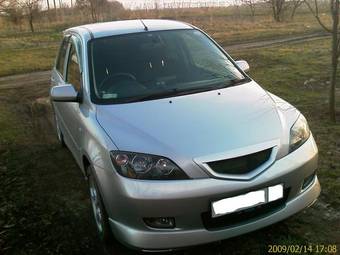 2003 Mazda Demio Photos