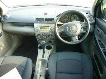 2003 Mazda Demio Photos
