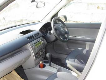 2003 Mazda Demio Pictures