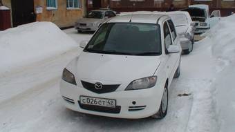 2003 Mazda Demio Photos