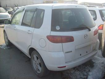 2003 Mazda Demio Photos