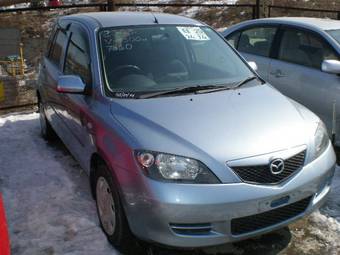 2003 Mazda Demio Photos