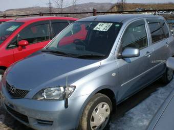 2003 Mazda Demio Photos