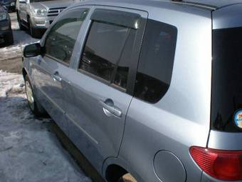 2003 Mazda Demio Photos