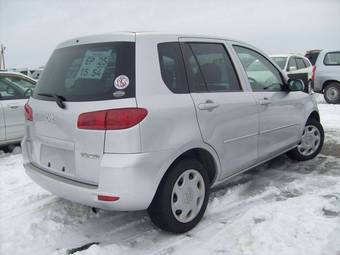 2003 Mazda Demio Photos