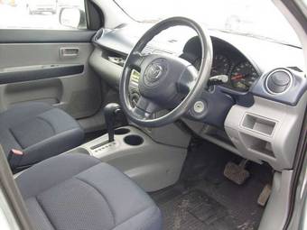 2003 Mazda Demio Pictures