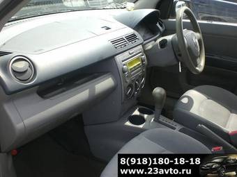 2003 Mazda Demio Photos