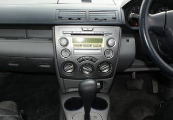 2003 Mazda Demio Photos