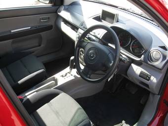 2003 Mazda Demio Pictures