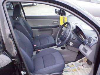 2003 Mazda Demio Photos