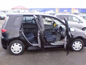 2003 Mazda Demio Pictures