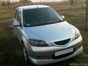 2003 Mazda Demio Photos