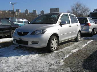 2003 Mazda Demio Pictures