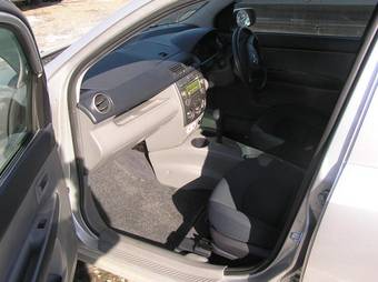 2003 Mazda Demio Pictures