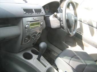 2003 Mazda Demio Photos