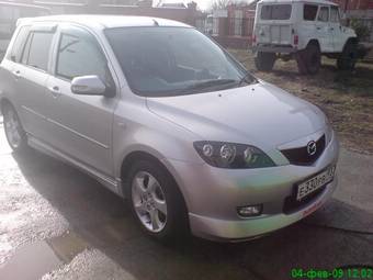 2003 Mazda Demio Photos