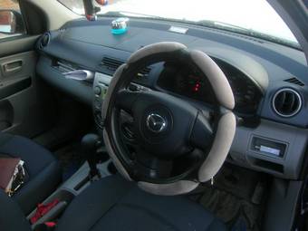 2003 Mazda Demio Pictures