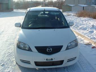 2003 Mazda Demio Photos