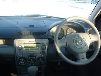 2003 Mazda Demio Photos