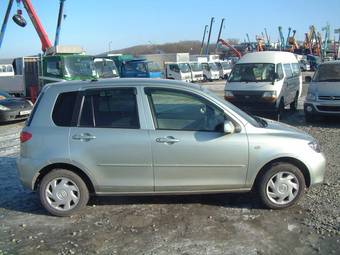 2003 Mazda Demio Pictures