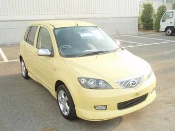 2003 Mazda Demio Photos