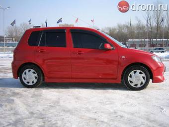 2003 Mazda Demio Photos