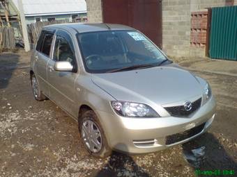 2003 Mazda Demio Photos