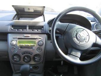 2003 Mazda Demio Photos