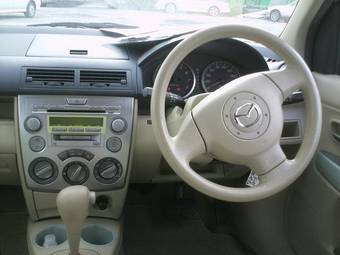 2003 Mazda Demio Photos