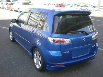 2003 Mazda Demio Photos