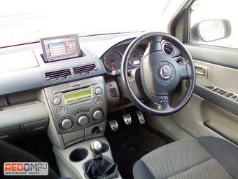 2003 Mazda Demio Photos